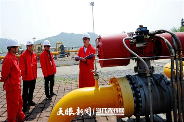 貴陽市氣象局利用“互聯(lián)網(wǎng)+監(jiān)管”貴陽防雷云平臺對易燃易爆場所開展執(zhí)法檢查及服務(wù) 貴陽市氣象局利用“互聯(lián)網(wǎng)+監(jiān)管”貴陽防雷云平臺對易燃易爆場所開展執(zhí)法檢查及服務(wù)